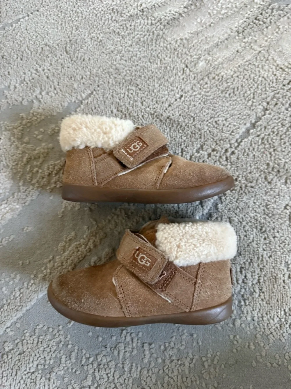 Ugg tan boots Nolen suede Shearling Boots Velcro Slip on toddler 9